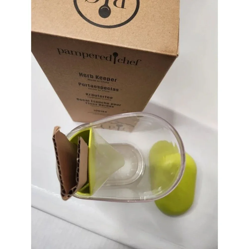 Pampered Chef Herb Keeper